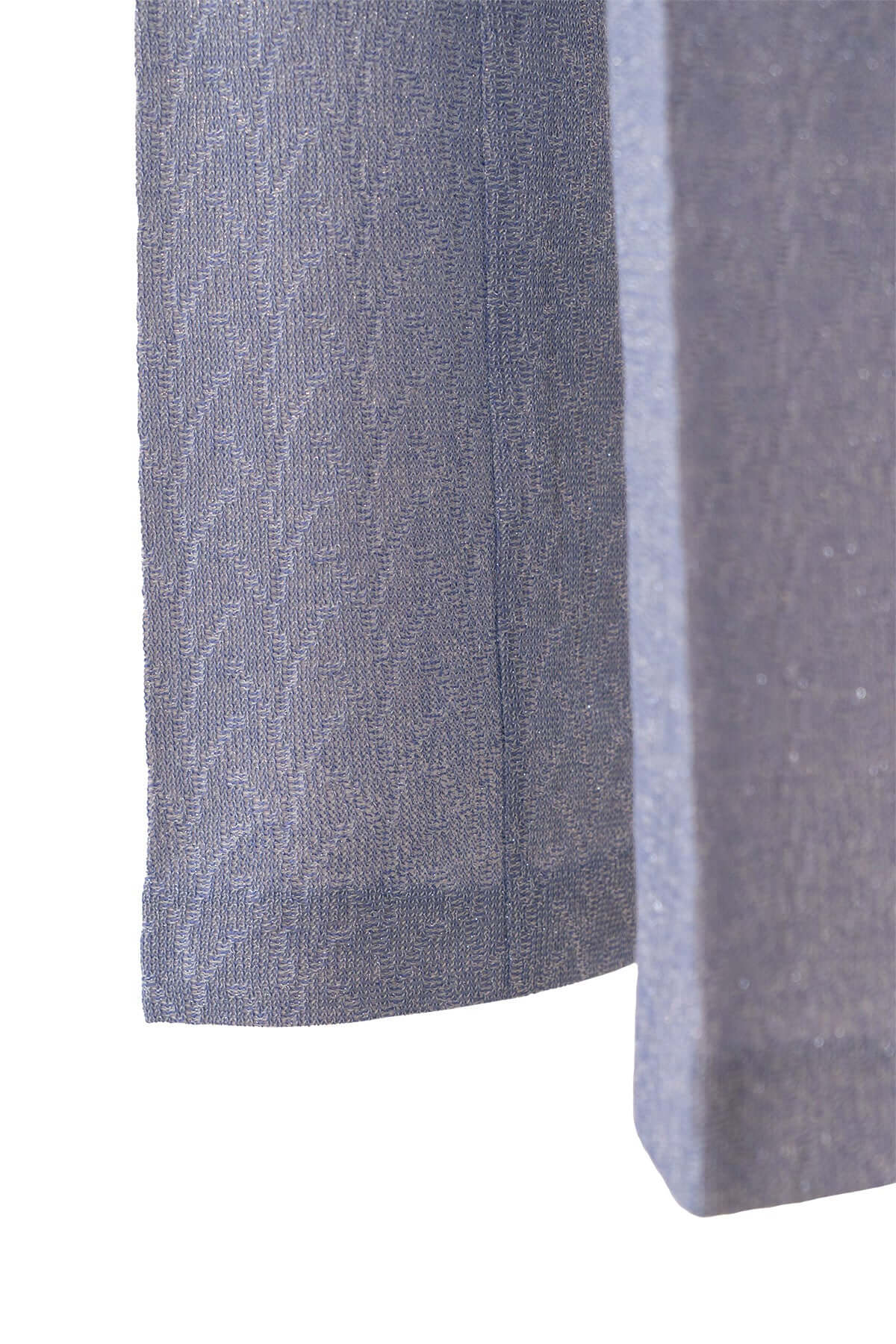 Close-up view of the fabric detailing of Pantalone Zampa Maglia Lurex, showcasing its textured jacquard design.